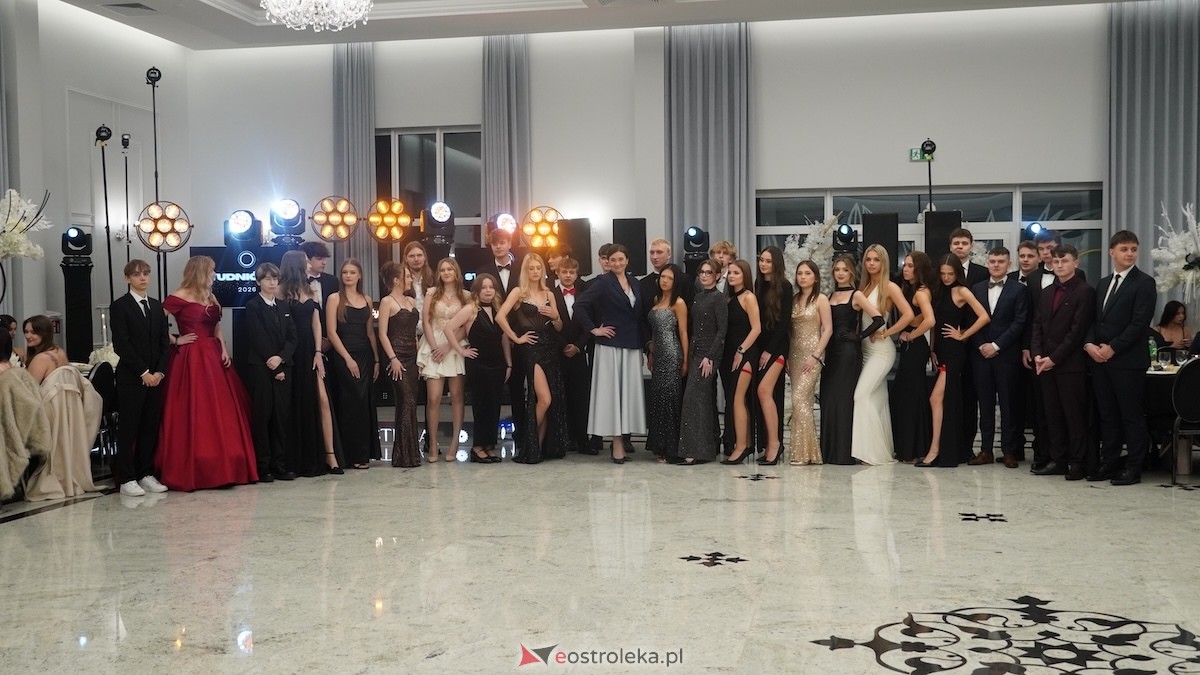 Studniówka III LO w Ostrołęce [03.01.2026] - zdjęcie #71 - eOstroleka.pl