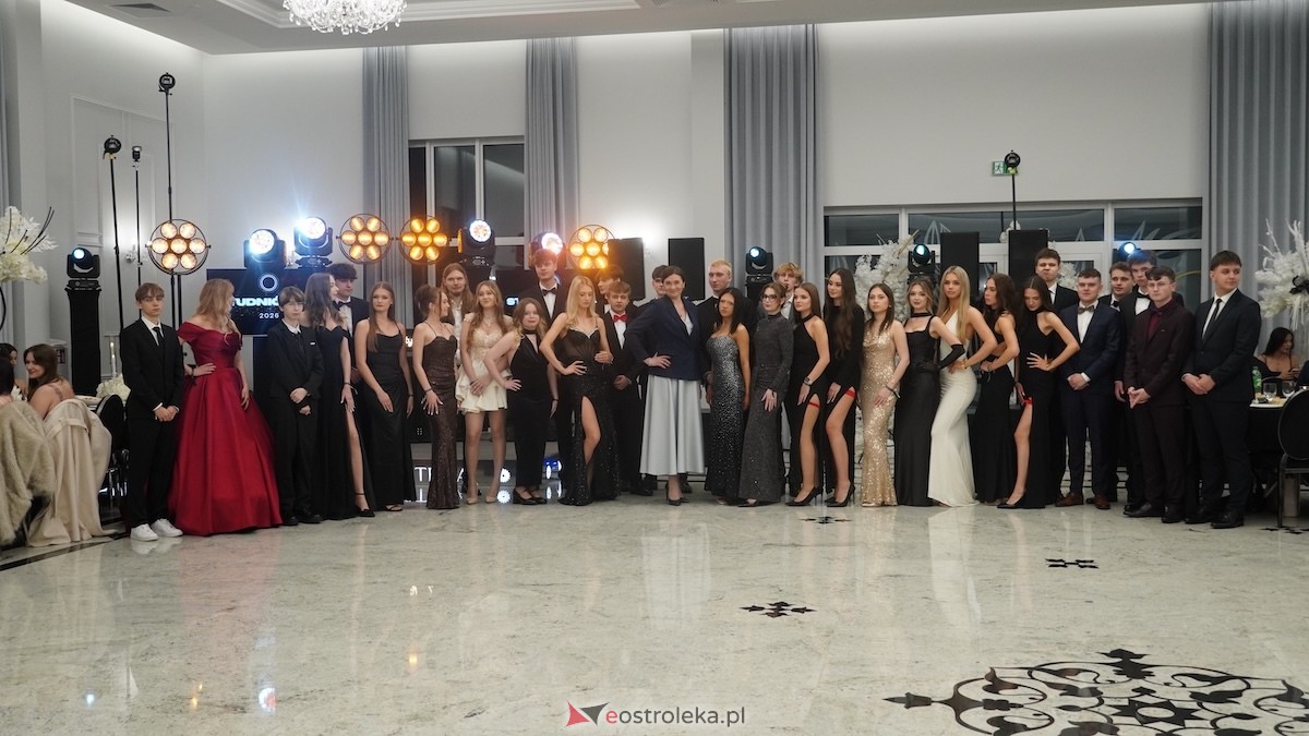 Studniówka III LO w Ostrołęce [03.01.2026] - zdjęcie #70 - eOstroleka.pl