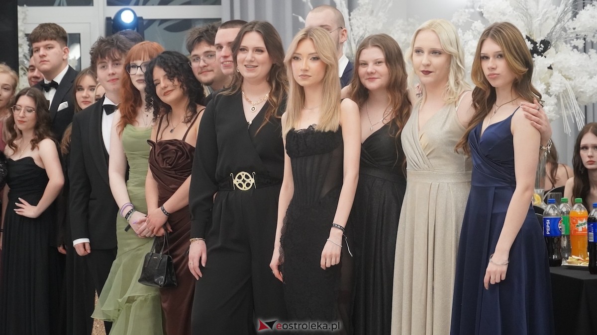 Studniówka III LO w Ostrołęce [03.01.2026] - zdjęcie #64 - eOstroleka.pl