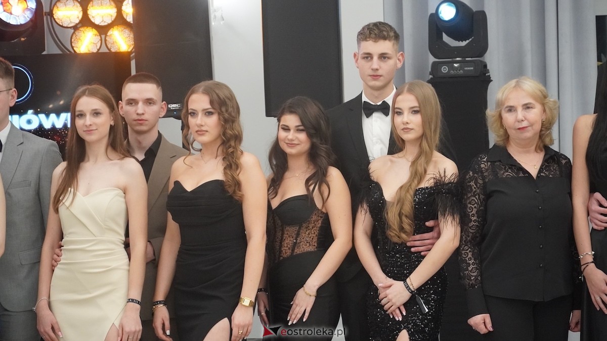 Studniówka III LO w Ostrołęce [03.01.2026] - zdjęcie #54 - eOstroleka.pl