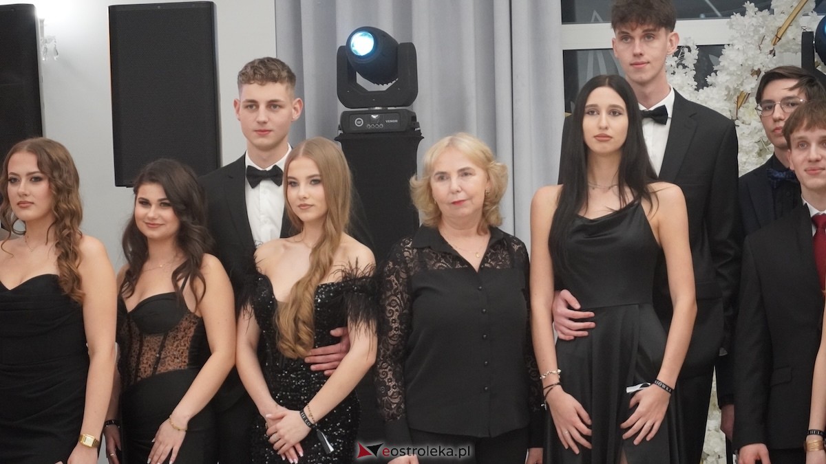 Studniówka III LO w Ostrołęce [03.01.2026] - zdjęcie #52 - eOstroleka.pl