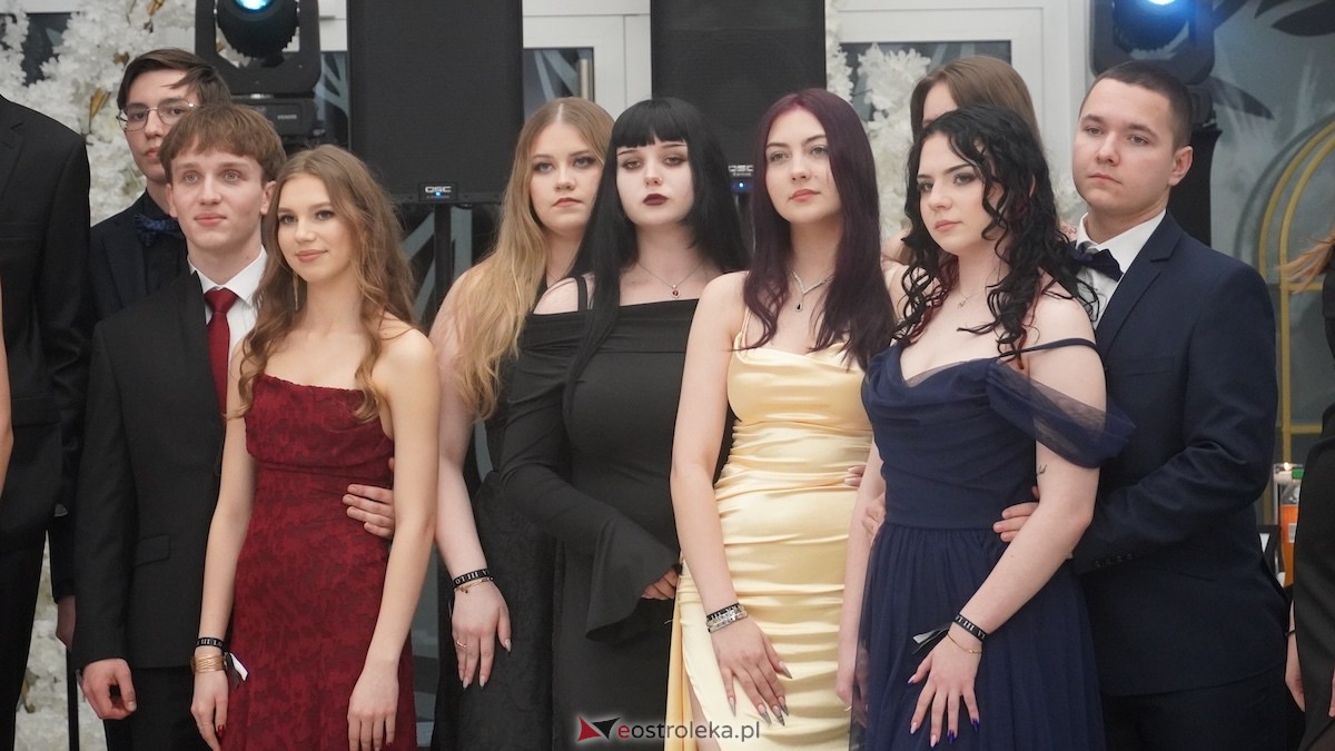 Studniówka III LO w Ostrołęce [03.01.2026] - zdjęcie #51 - eOstroleka.pl