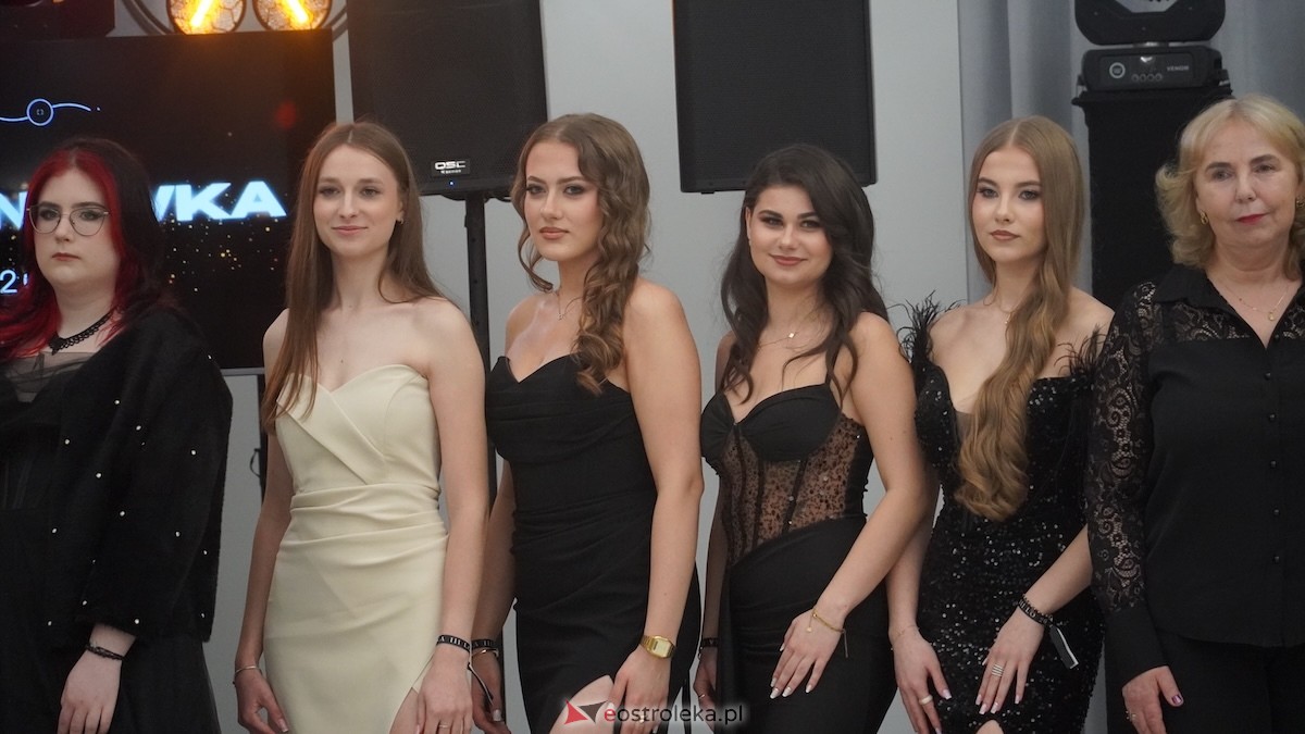 Studniówka III LO w Ostrołęce [03.01.2026] - zdjęcie #48 - eOstroleka.pl