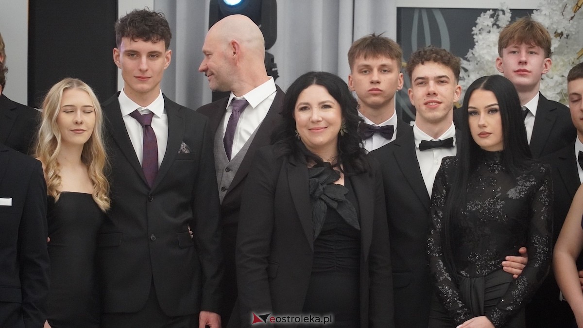 Studniówka III LO w Ostrołęce [03.01.2026] - zdjęcie #45 - eOstroleka.pl