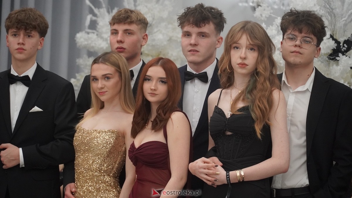 Studniówka III LO w Ostrołęce [03.01.2026] - zdjęcie #44 - eOstroleka.pl