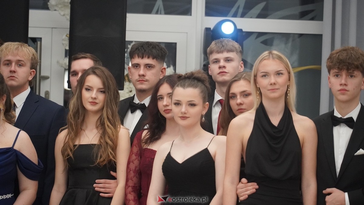 Studniówka III LO w Ostrołęce [03.01.2026] - zdjęcie #43 - eOstroleka.pl