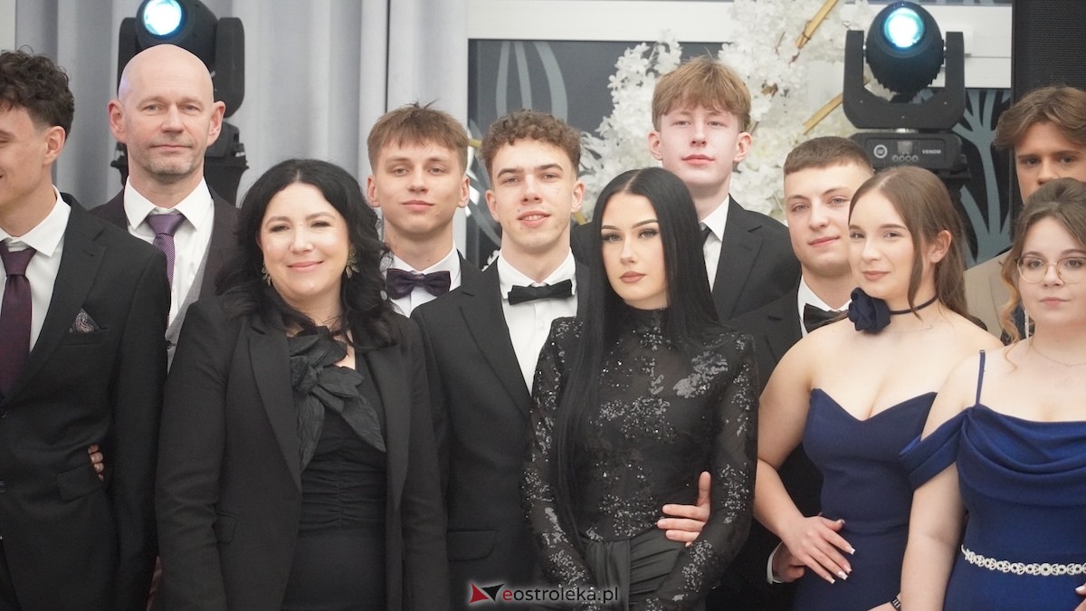 Studniówka III LO w Ostrołęce [03.01.2026] - zdjęcie #42 - eOstroleka.pl