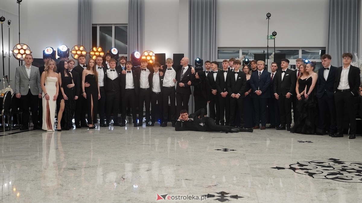 Studniówka III LO w Ostrołęce [03.01.2026] - zdjęcie #40 - eOstroleka.pl