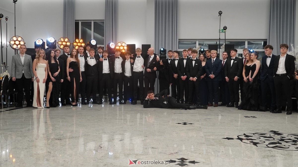Studniówka III LO w Ostrołęce [03.01.2026] - zdjęcie #39 - eOstroleka.pl