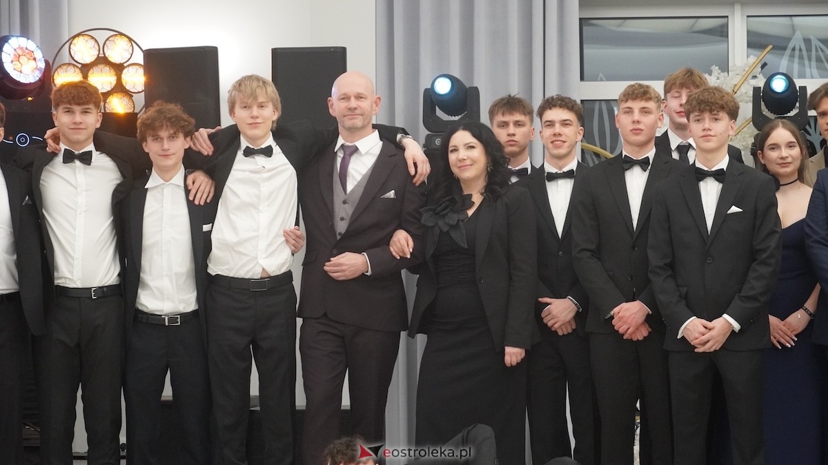 Studniówka III LO w Ostrołęce [03.01.2026] - zdjęcie #36 - eOstroleka.pl