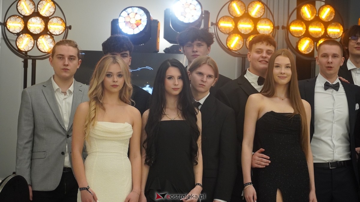 Studniówka III LO w Ostrołęce [03.01.2026] - zdjęcie #34 - eOstroleka.pl