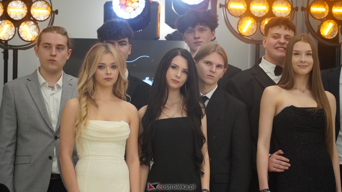 Studniówka III LO w Ostrołęce [03.01.2026] - zdjęcie #33 - eOstroleka.pl