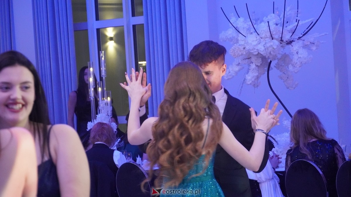 Studniówka III LO w Ostrołęce [03.01.2026] - zdjęcie #21 - eOstroleka.pl