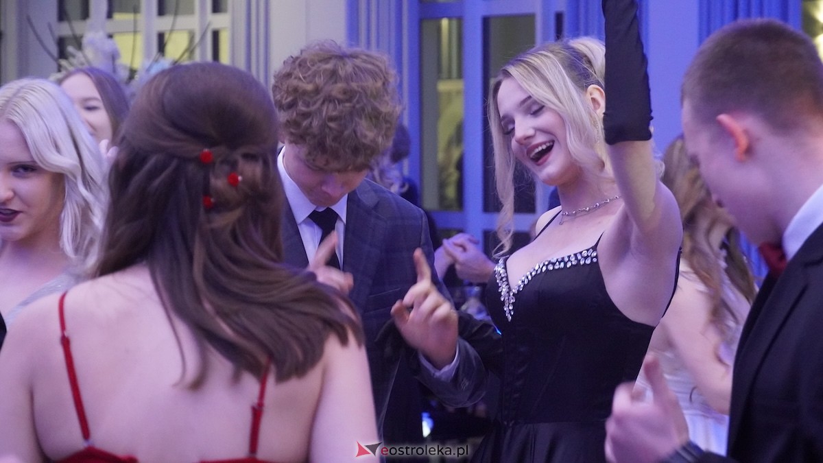 Studniówka III LO w Ostrołęce [03.01.2026] - zdjęcie #19 - eOstroleka.pl