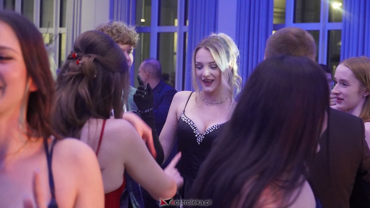 Studniówka III LO w Ostrołęce [03.01.2026] - zdjęcie #17 - eOstroleka.pl