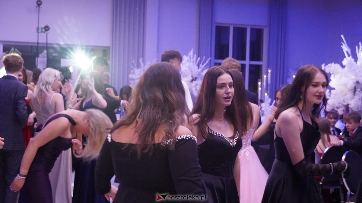 Studniówka III LO w Ostrołęce [03.01.2026] - zdjęcie #15 - eOstroleka.pl