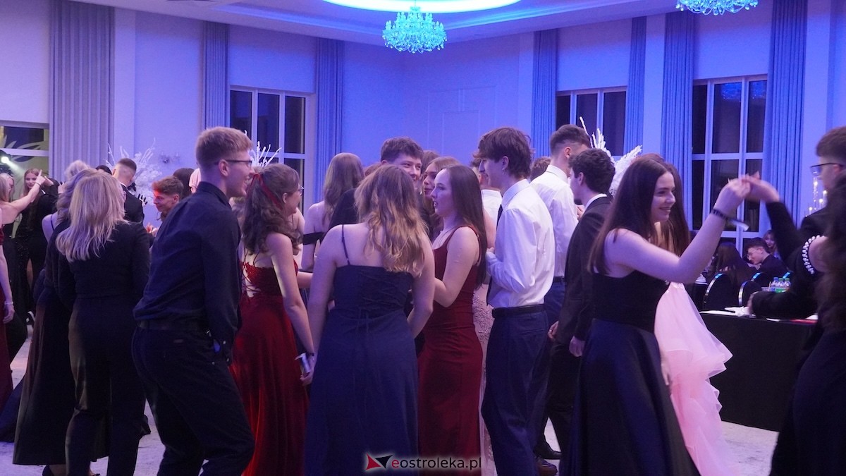 Studniówka III LO w Ostrołęce [03.01.2026] - zdjęcie #13 - eOstroleka.pl