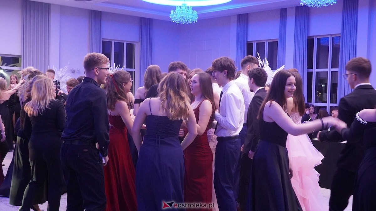 Studniówka III LO w Ostrołęce [03.01.2026] - zdjęcie #12 - eOstroleka.pl