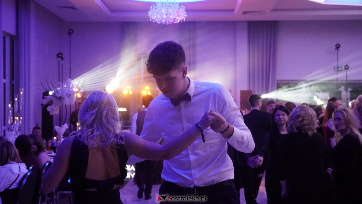 Studniówka III LO w Ostrołęce [03.01.2026] - zdjęcie #11 - eOstroleka.pl