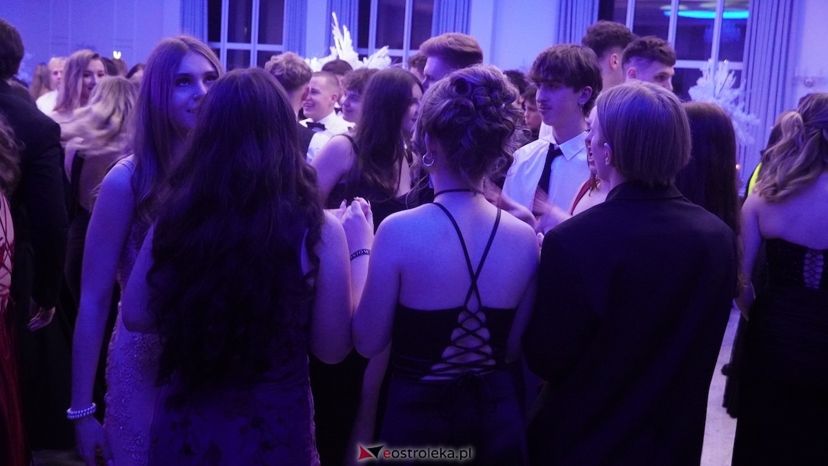 Studniówka III LO w Ostrołęce [03.01.2026] - zdjęcie #9 - eOstroleka.pl