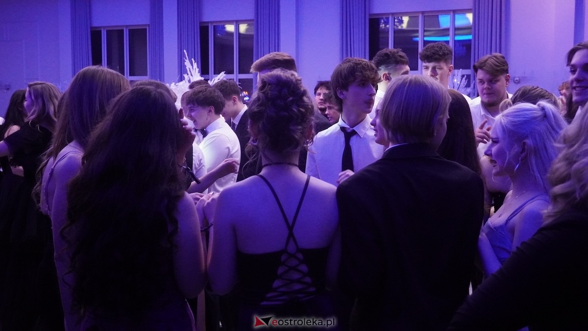 Studniówka III LO w Ostrołęce [03.01.2026] - zdjęcie #8 - eOstroleka.pl