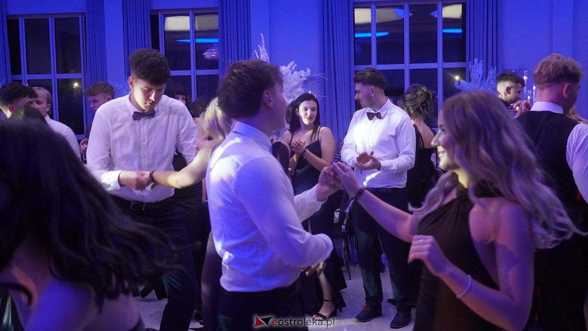 Studniówka III LO w Ostrołęce [03.01.2026] - zdjęcie #6 - eOstroleka.pl