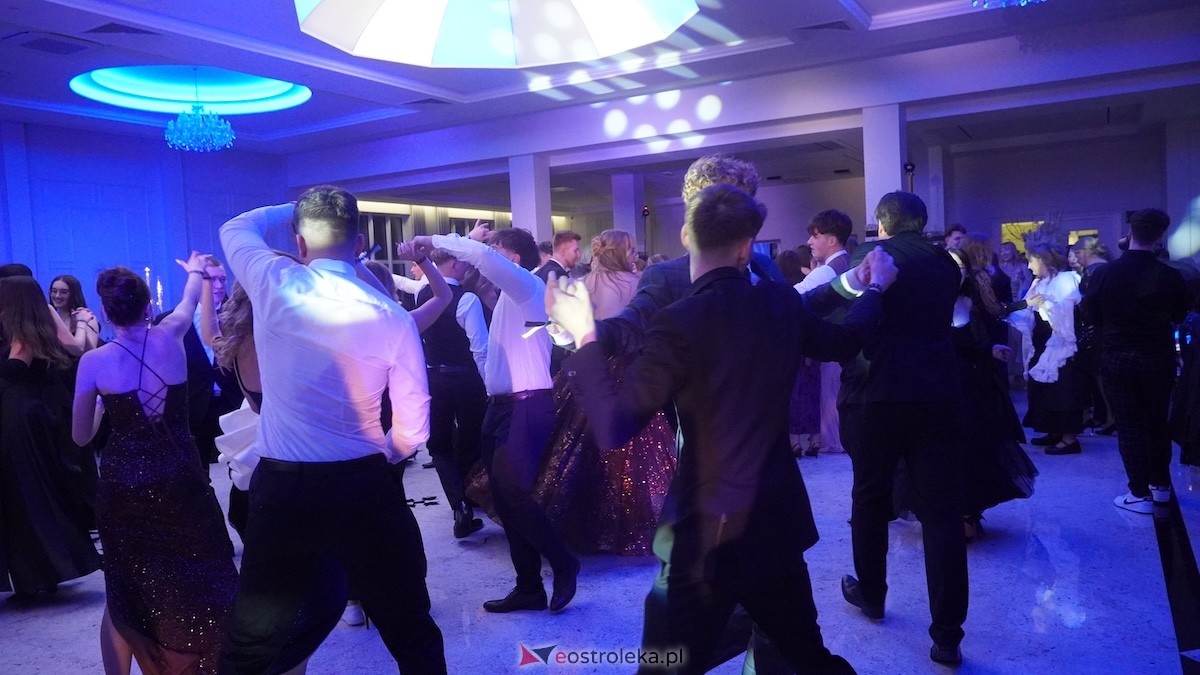 Studniówka III LO w Ostrołęce [03.01.2026] - zdjęcie #4 - eOstroleka.pl