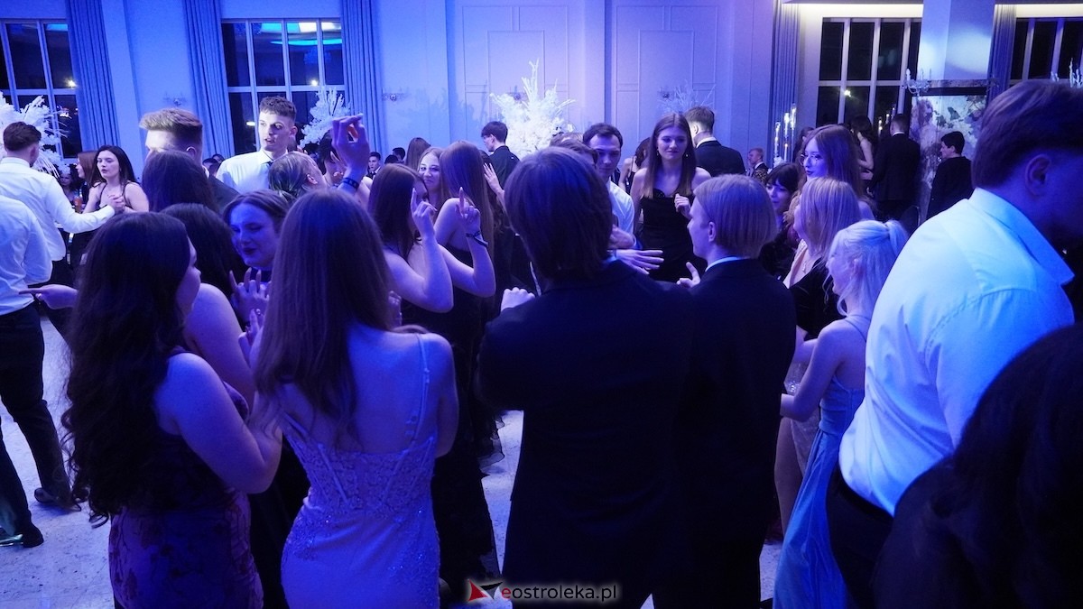 Studniówka III LO w Ostrołęce [03.01.2026] - zdjęcie #3 - eOstroleka.pl