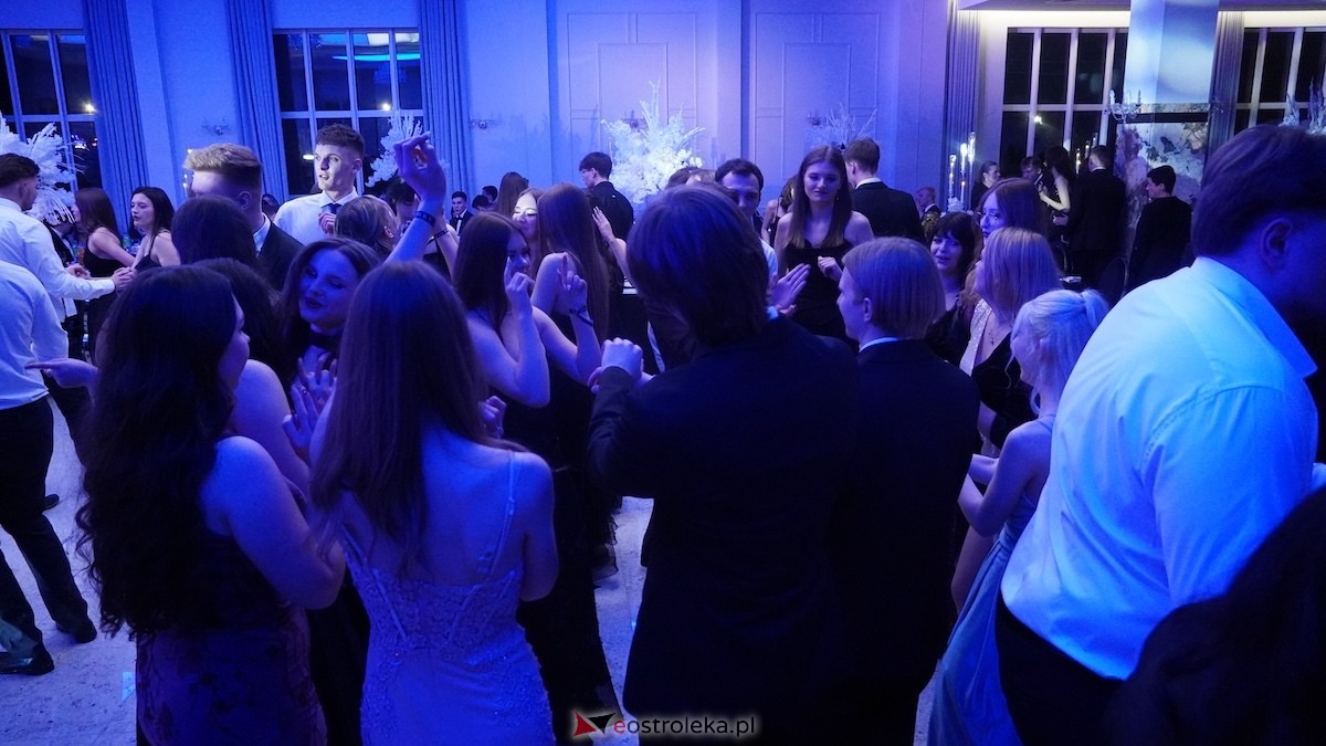 Studniówka III LO w Ostrołęce [03.01.2026] - zdjęcie #2 - eOstroleka.pl