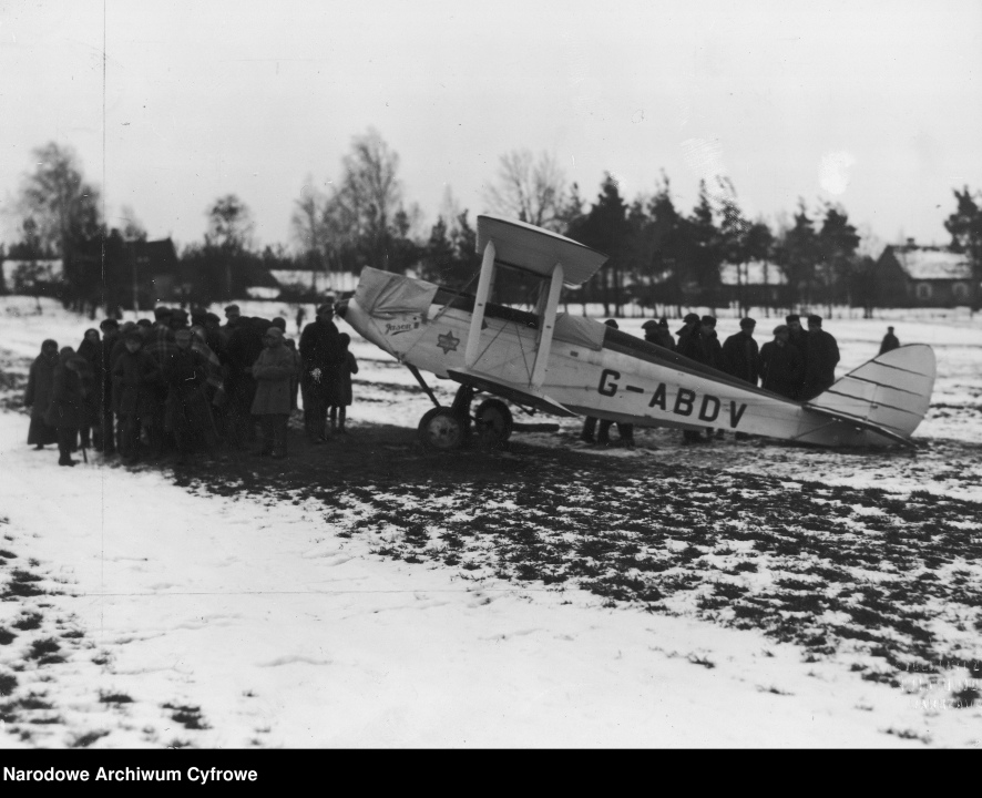 Amy Johnson po lądowaniu w Polsce - fot. Narodowe Archiwum Cyfrowe - zdjęcie #3 - eOstroleka.pl