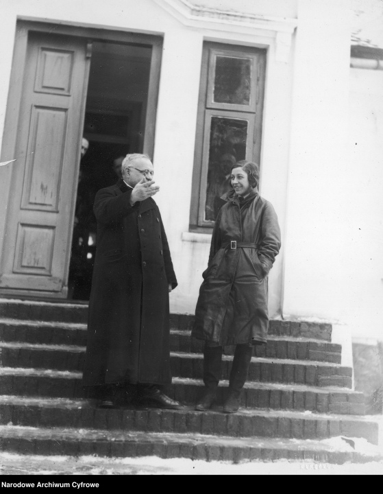 Amy Johnson po lądowaniu w Polsce - fot. Narodowe Archiwum Cyfrowe - zdjęcie #5 - eOstroleka.pl