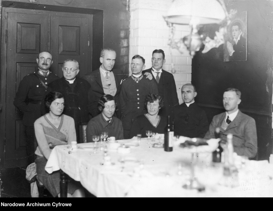 Amy Johnson po lądowaniu w Polsce - fot. Narodowe Archiwum Cyfrowe - zdjęcie #7 - eOstroleka.pl