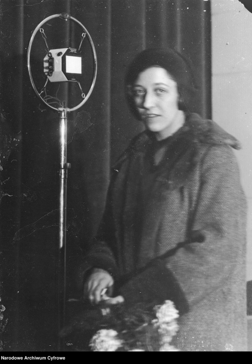 Amy Johnson po lądowaniu w Polsce - fot. Narodowe Archiwum Cyfrowe - zdjęcie #9 - eOstroleka.pl