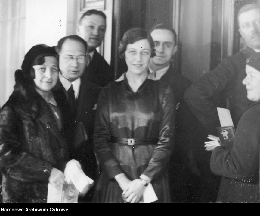 Amy Johnson po lądowaniu w Polsce - fot. Narodowe Archiwum Cyfrowe - zdjęcie #10 - eOstroleka.pl