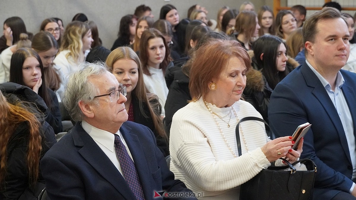 Nowy symbol na wjeździe do Ostrołęki. Mural Adama Chętnika oficjalnie odsłonięty! [09.01.2026] - zdjęcie #23 - eOstroleka.pl