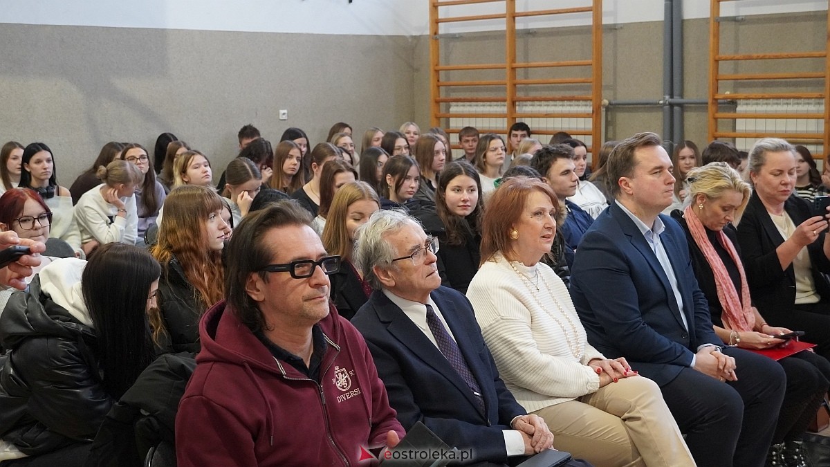 Nowy symbol na wjeździe do Ostrołęki. Mural Adama Chętnika oficjalnie odsłonięty! [09.01.2026] - zdjęcie #20 - eOstroleka.pl