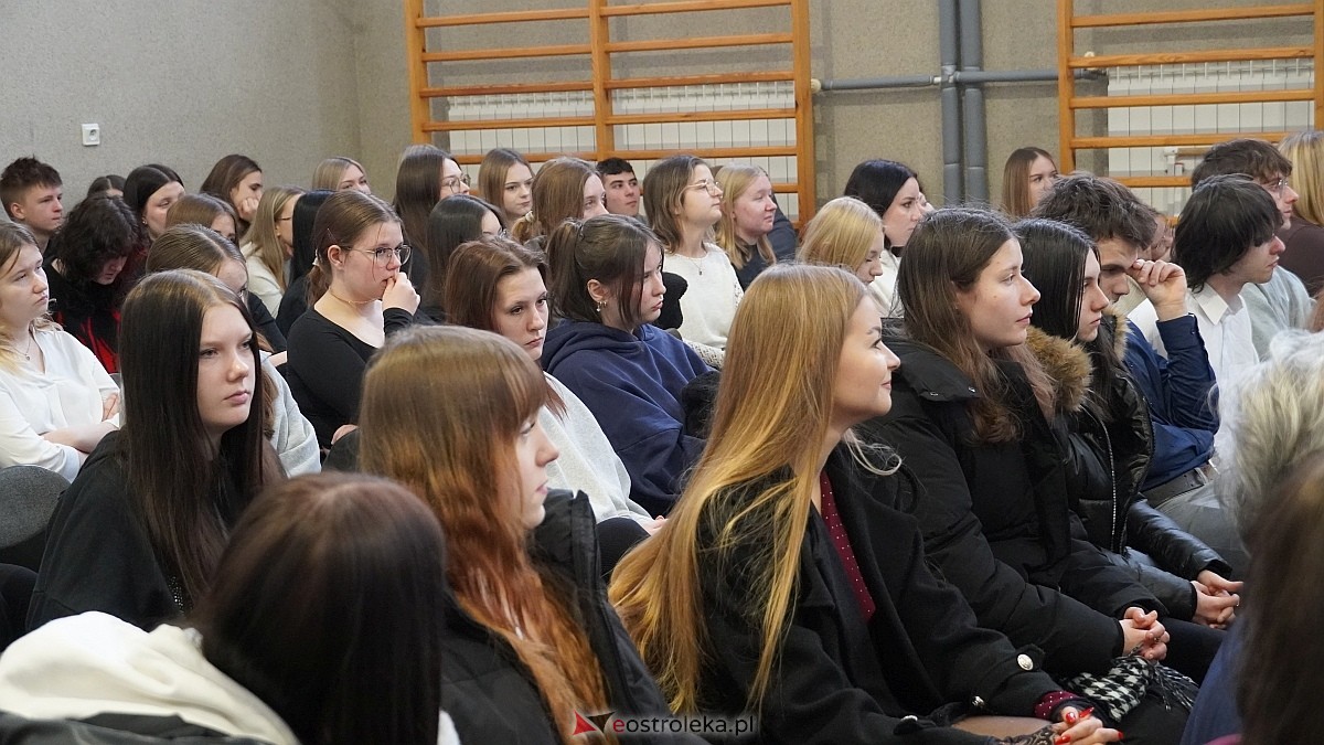 Nowy symbol na wjeździe do Ostrołęki. Mural Adama Chętnika oficjalnie odsłonięty! [09.01.2026] - zdjęcie #12 - eOstroleka.pl