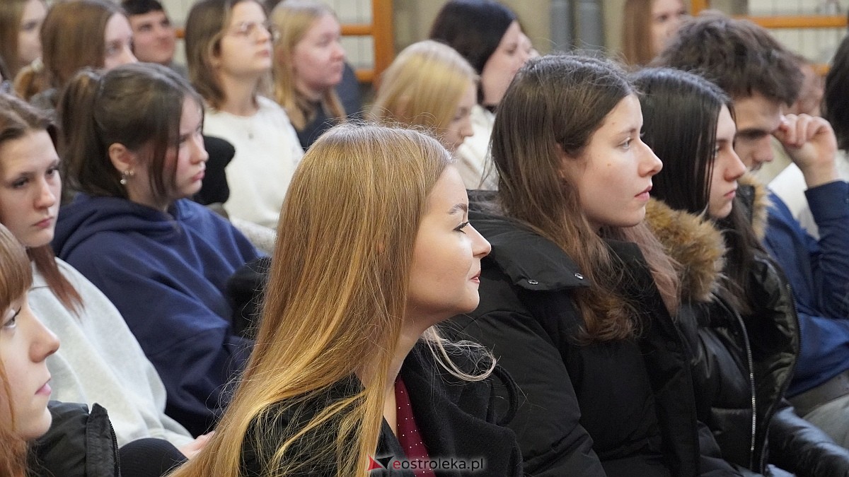 Nowy symbol na wjeździe do Ostrołęki. Mural Adama Chętnika oficjalnie odsłonięty! [09.01.2026] - zdjęcie #11 - eOstroleka.pl