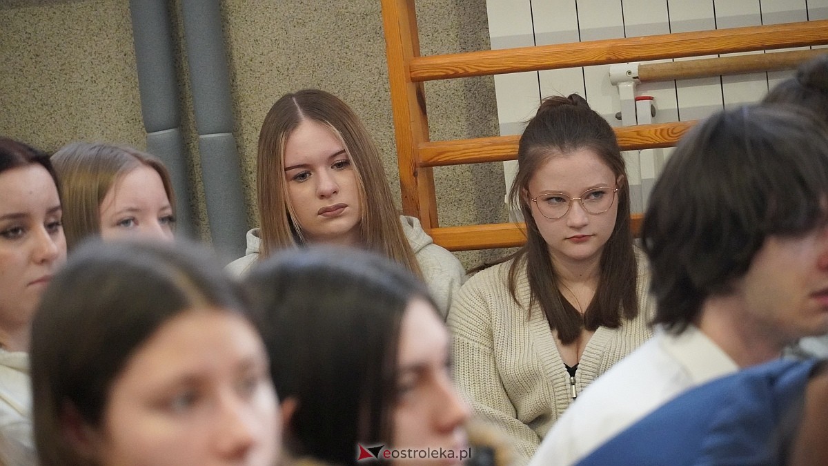 Nowy symbol na wjeździe do Ostrołęki. Mural Adama Chętnika oficjalnie odsłonięty! [09.01.2026] - zdjęcie #6 - eOstroleka.pl