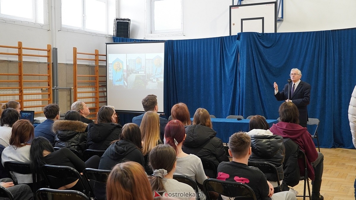 Nowy symbol na wjeździe do Ostrołęki. Mural Adama Chętnika oficjalnie odsłonięty! [09.01.2026] - zdjęcie #5 - eOstroleka.pl