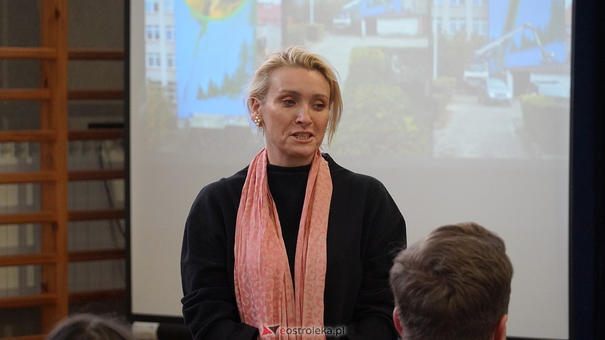 Nowy symbol na wjeździe do Ostrołęki. Mural Adama Chętnika oficjalnie odsłonięty! [09.01.2026] - zdjęcie #1 - eOstroleka.pl