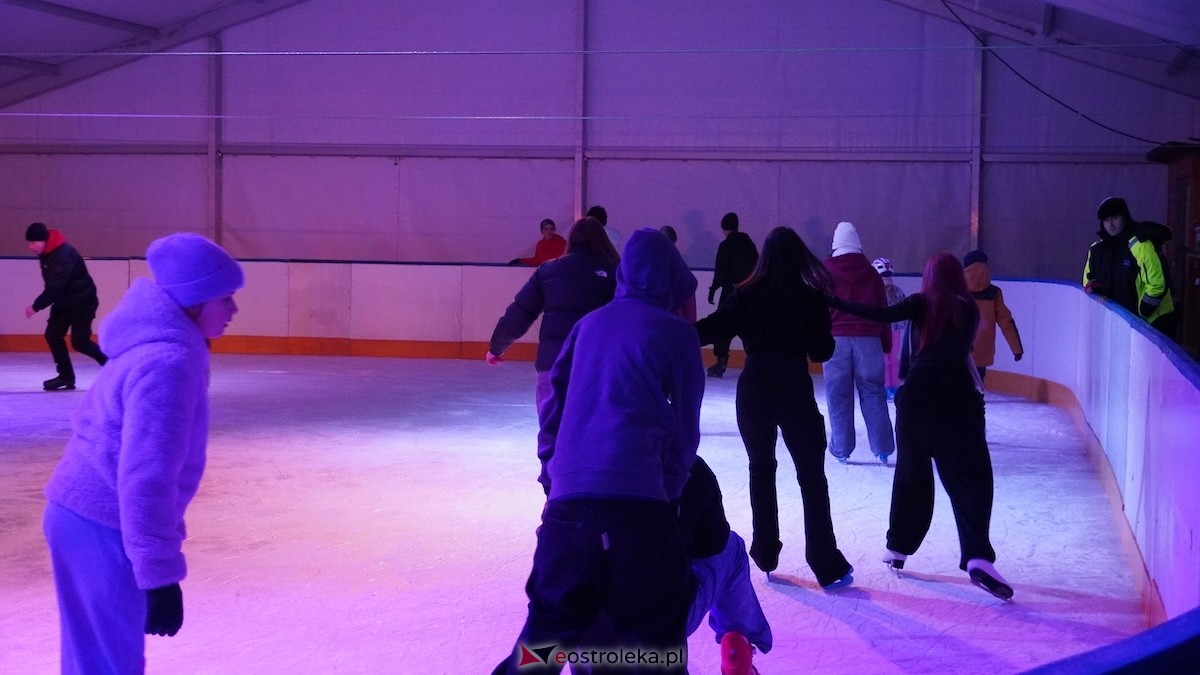 Otwarcie lodowiska miejskiego 2026 [09.01.2025] - zdjęcie #11 - eOstroleka.pl