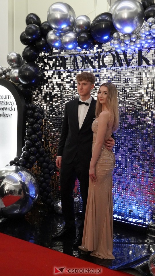 Studniówka II LO w Ostrołęce [10.01.2026] - zdjęcie #221 - eOstroleka.pl