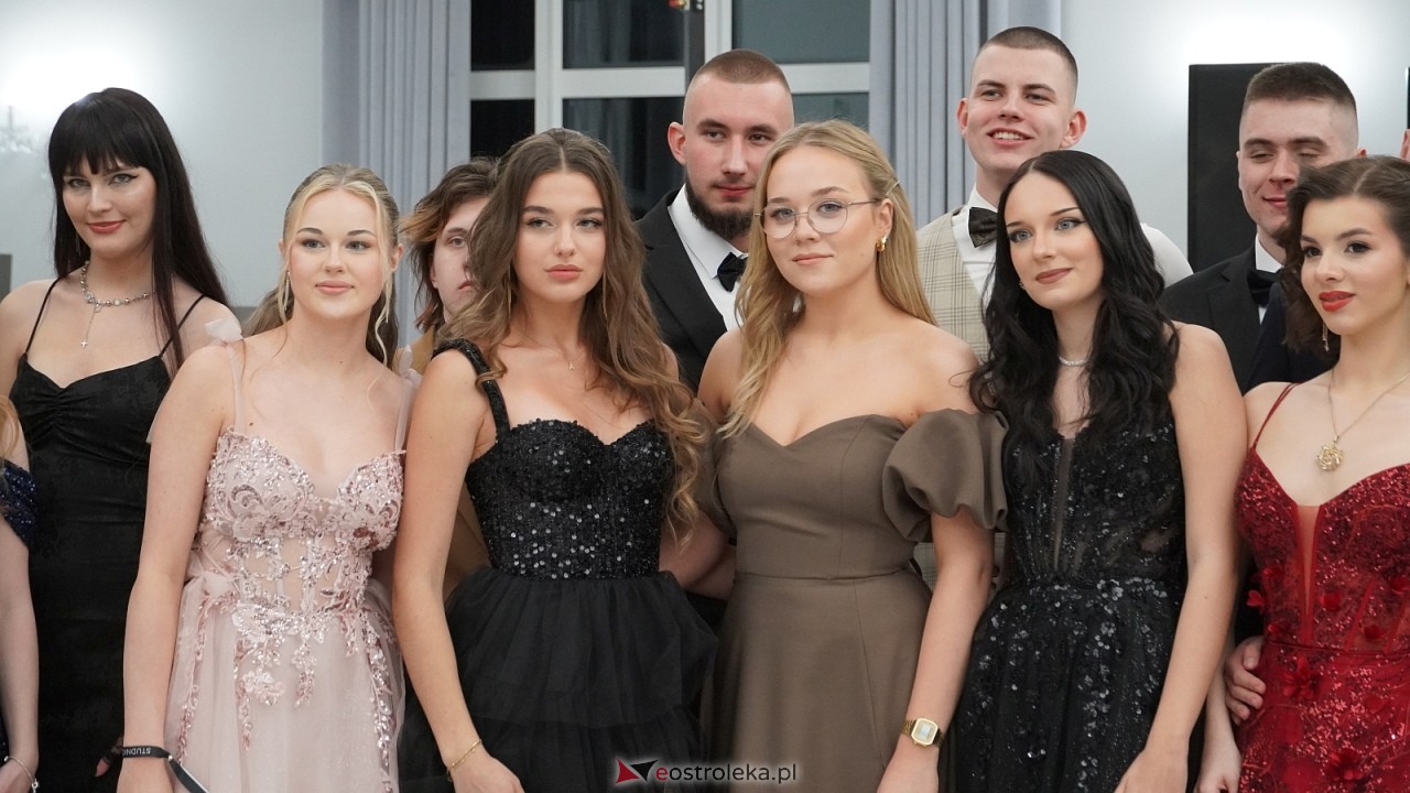 Studniówka II LO w Ostrołęce [10.01.2026] - zdjęcie #140 - eOstroleka.pl