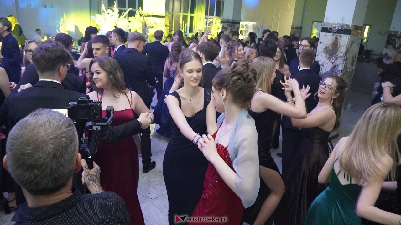 Studniówka II LO w Ostrołęce [10.01.2026] - zdjęcie #81 - eOstroleka.pl