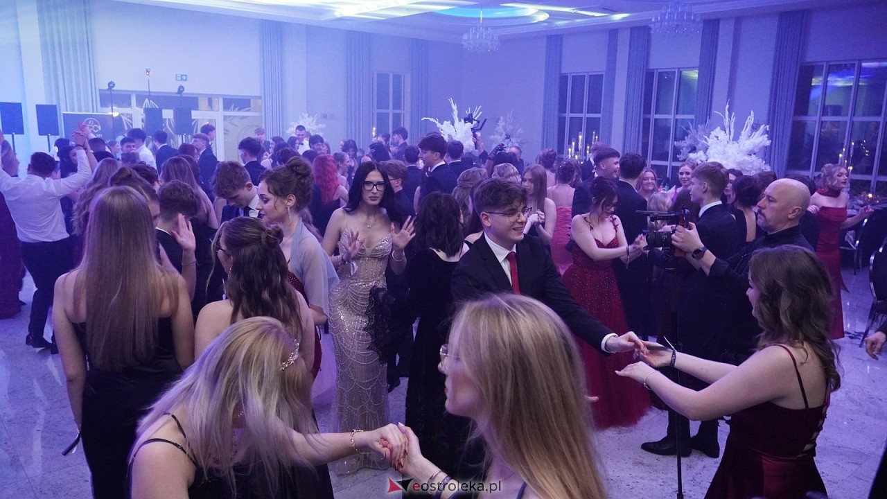 Studniówka II LO w Ostrołęce [10.01.2026] - zdjęcie #56 - eOstroleka.pl