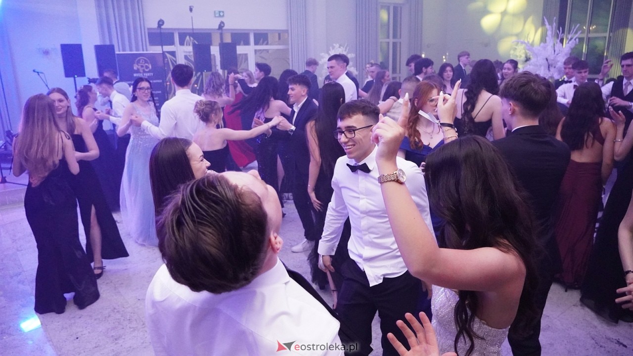 Studniówka II LO w Ostrołęce [10.01.2026] - zdjęcie #52 - eOstroleka.pl