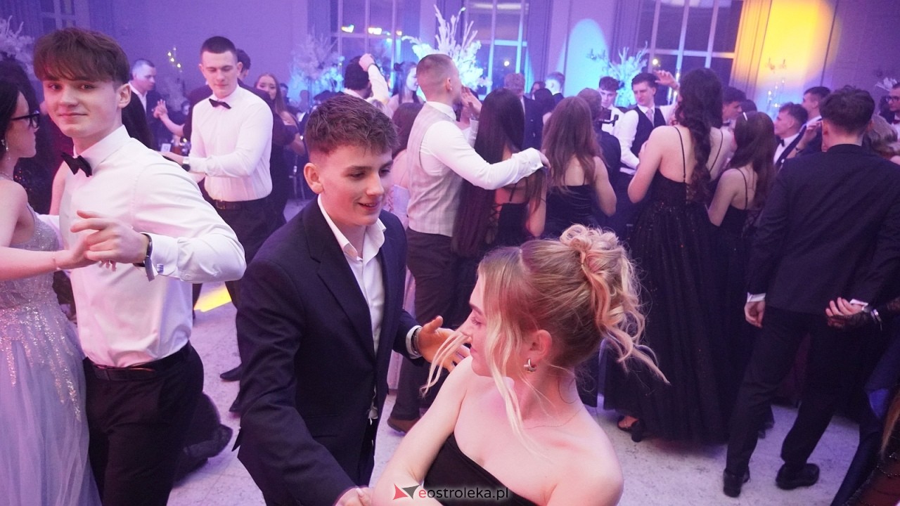 Studniówka II LO w Ostrołęce [10.01.2026] - zdjęcie #51 - eOstroleka.pl