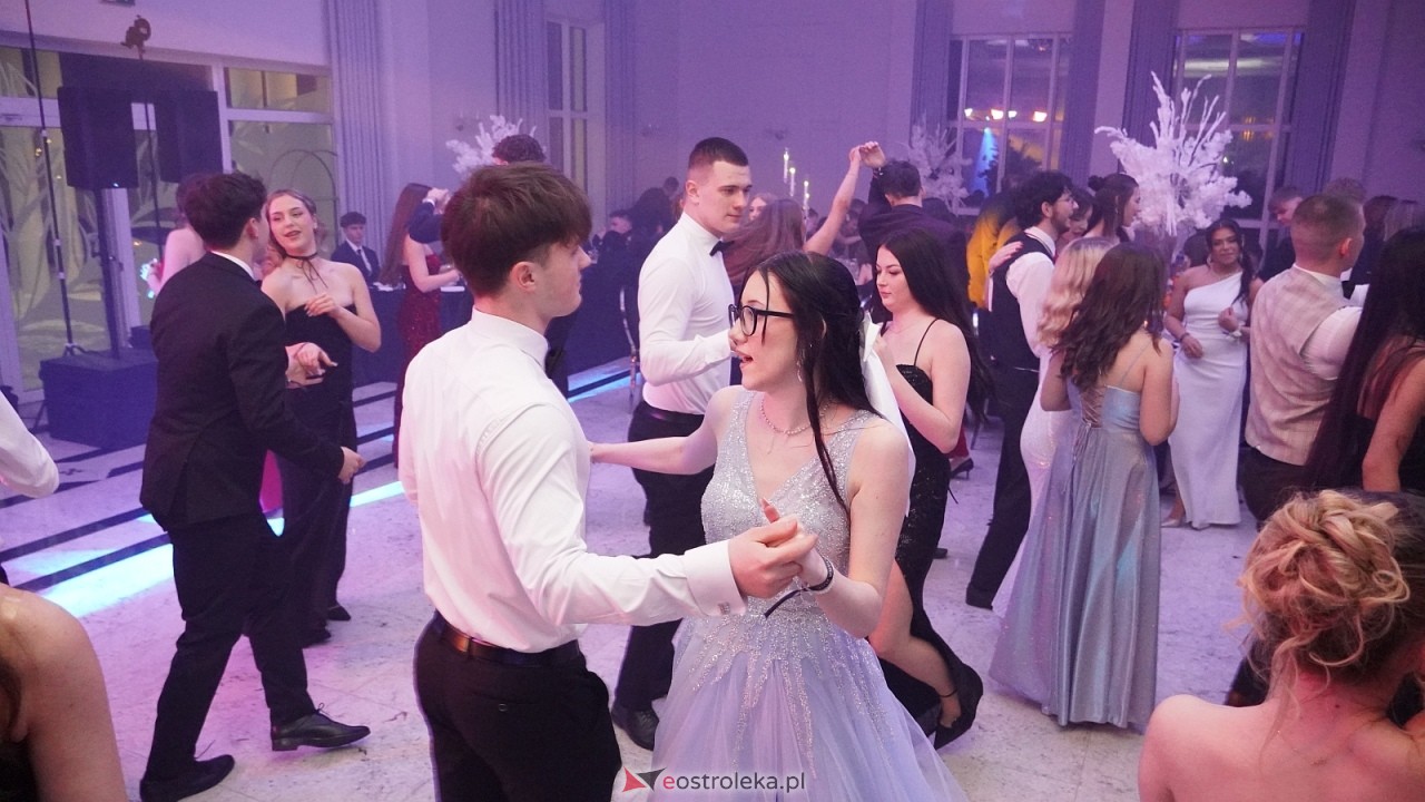 Studniówka II LO w Ostrołęce [10.01.2026] - zdjęcie #49 - eOstroleka.pl