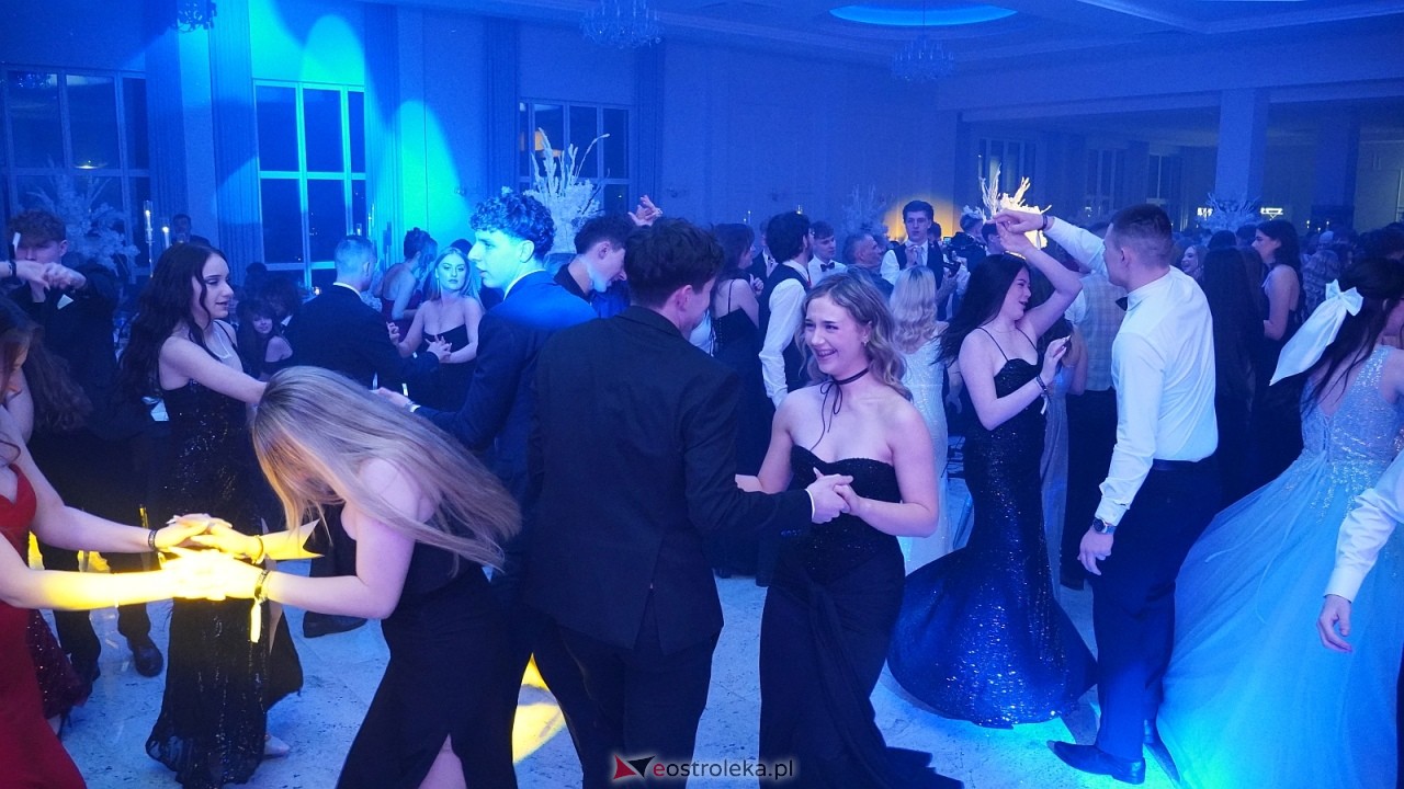 Studniówka II LO w Ostrołęce [10.01.2026] - zdjęcie #39 - eOstroleka.pl